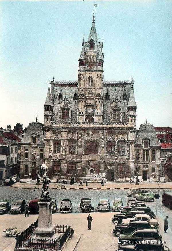 60 Compiegne Hotel de Ville II.jpg